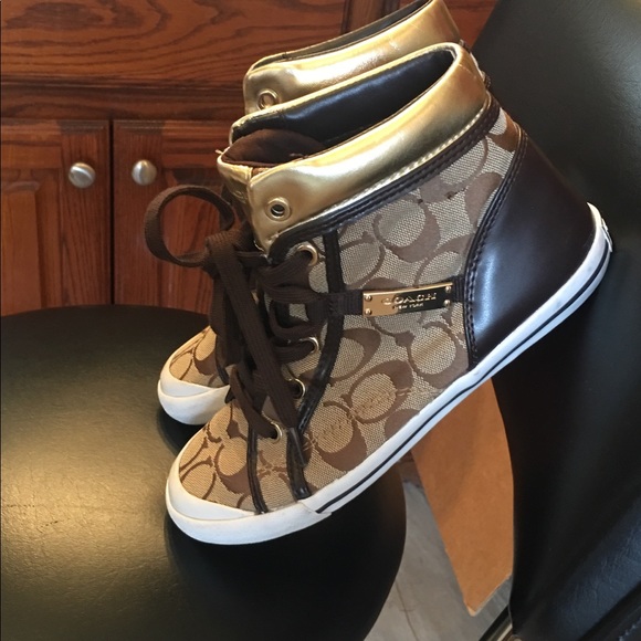 Coach Shoes - Authentic Coach Ladies Sneakers Little Bit Use